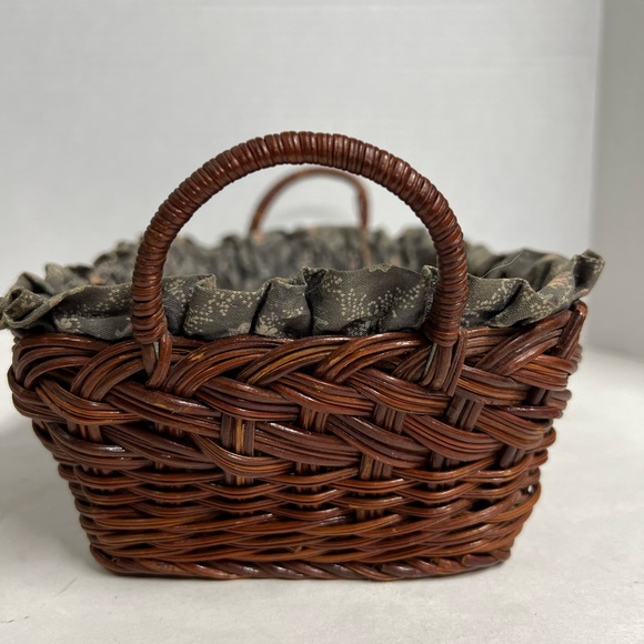 Country House Basket Lined Gray Floral - Picture 3 of 12